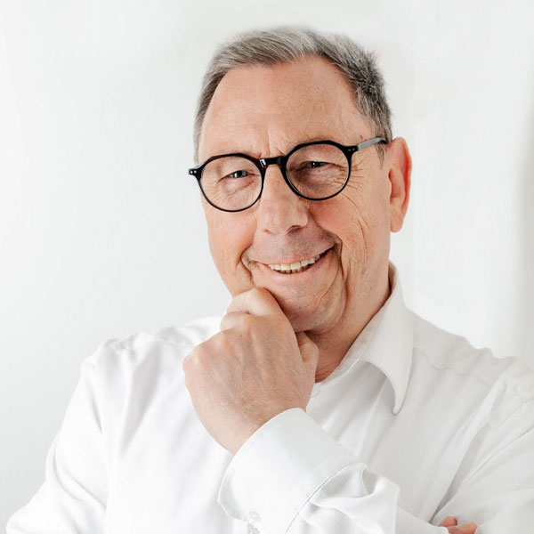 Dieter - Senior Berater | Dipl. Betriebswirt, Wirtschaftsdozent und Hochschullehrbeauftragter für Managerial Economics bei der Kiel Academy