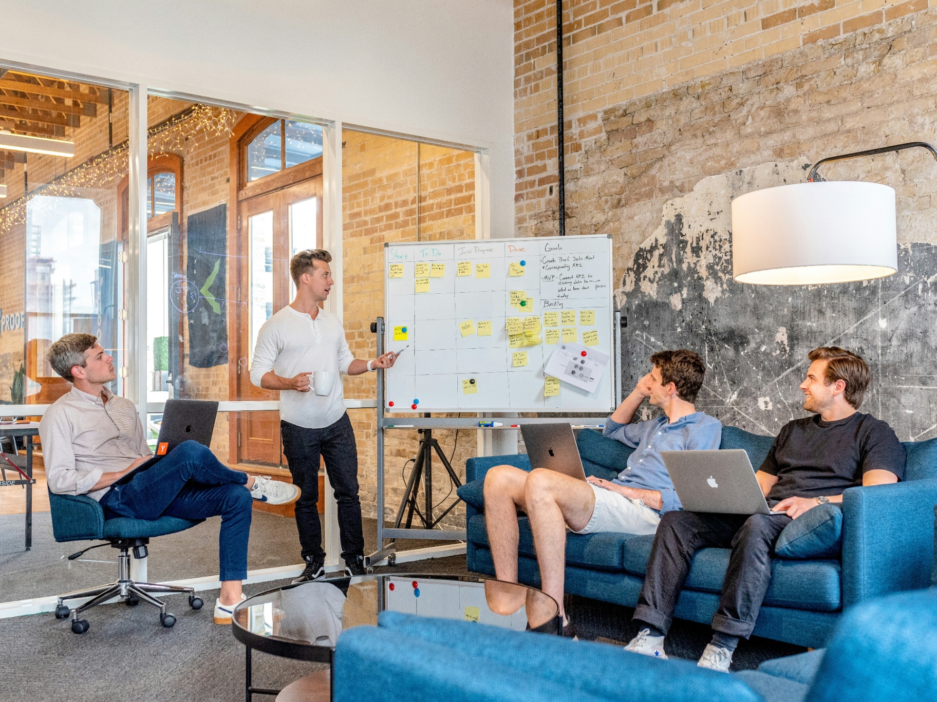 Strategie- und Businessreferent:in Strategie- und Businessreferent:in - BWL & Kommunikation – Kompakt! Weiterbildung bei Kiel Academy